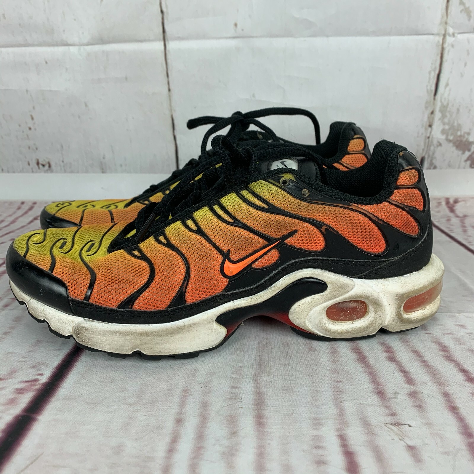 white nike air max plus grade school