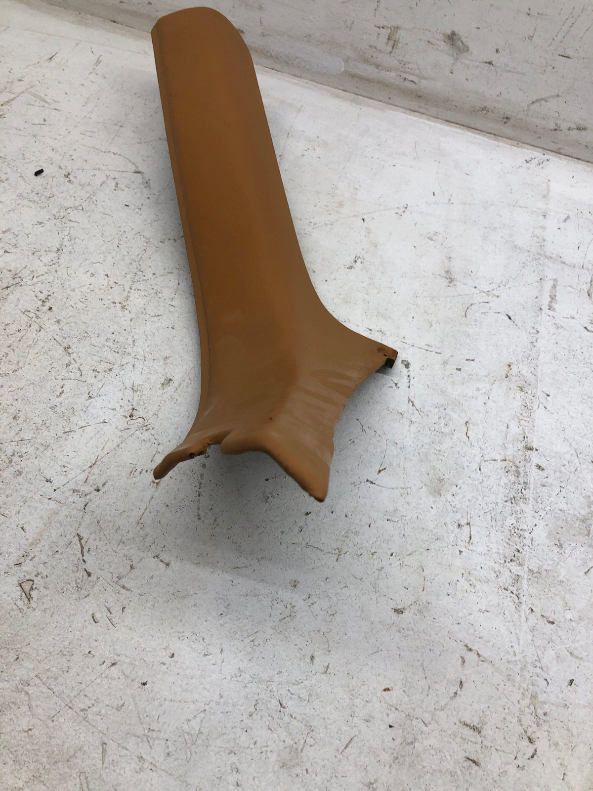 ASTON MARTIN RAPIDE RIGHT REAR LOWER C PILLAR SCUFF PLATE INSERT ASSEMBLY OEM
