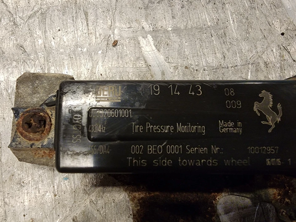 04-08 Sensor de monitoreo de presión de neumáticos Maserati Quattroporte con soporte 191443 Foto 2 de 4