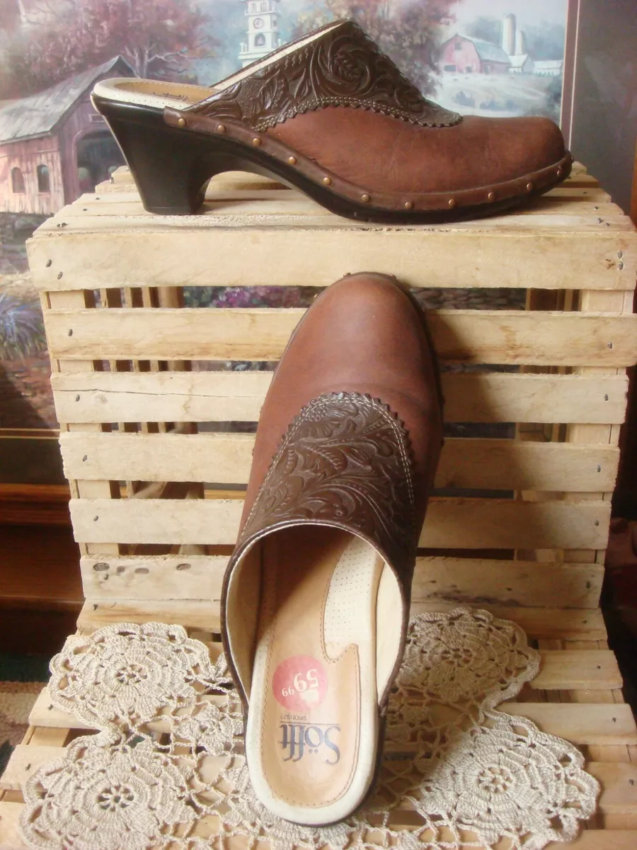 SOFFT~ TAN SMOOTH & FLORAL TOOLED LEATHER RIVETS COMFORT MULE CLOGS ~ SZ 8M  ~VGC