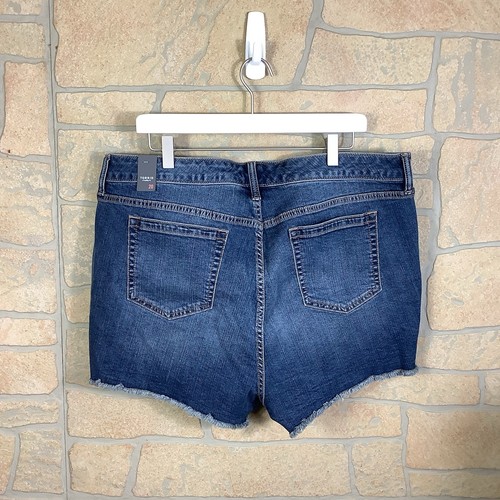 Torrid Shorts Womens Size 20 Blue Denim Raw Hem 3 Inch Inseam New - Picture 2 of 4