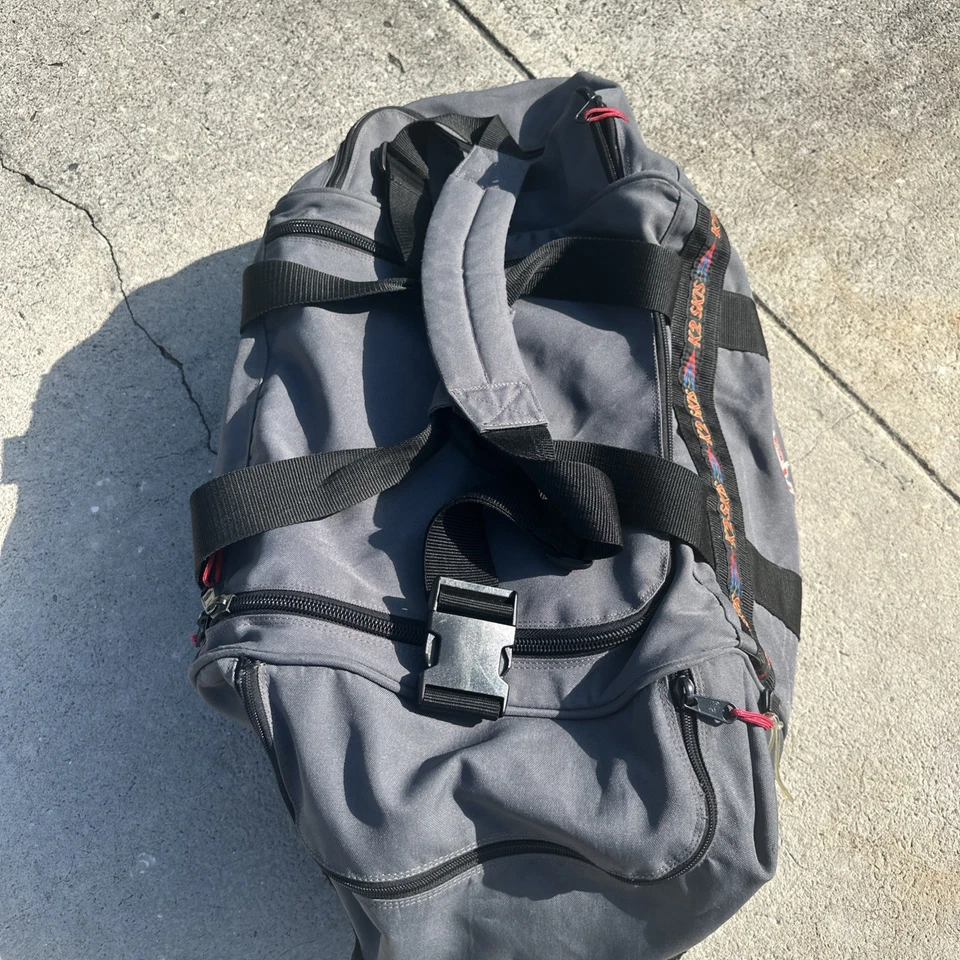 Vintage K2 Large Duffle Travel Bag Gray Ski Snowboard Snow Strap Handle *FLAWS* - Image 4 of 4