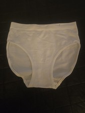 Wacoal Style 838175 Size 6-M Smooth Seamless Brief Panty in White NWOT