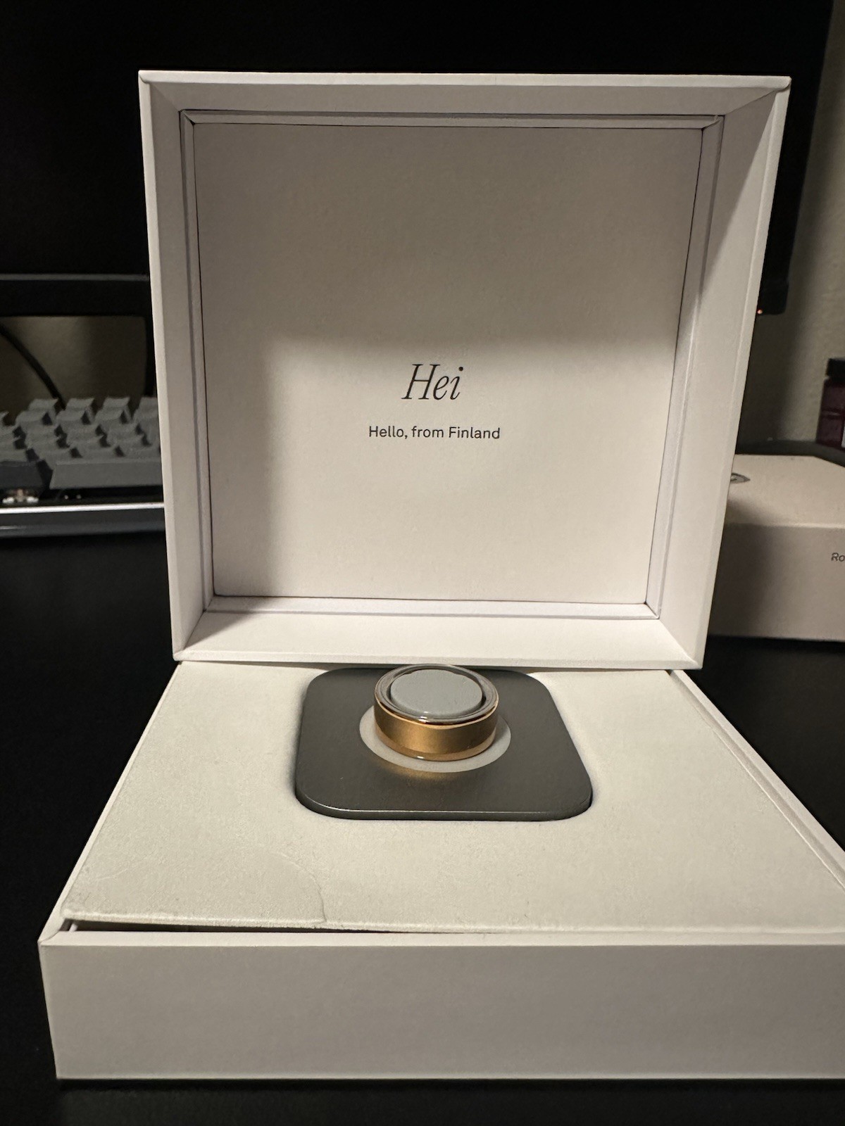 как выглядит Oura Ring Gen 4 Smart Ring - Rose Gold - Size 7 - Open Box / Never Registered фото