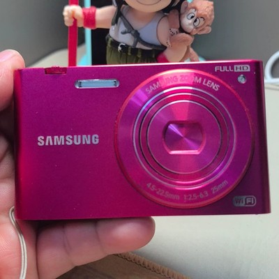 Samsung MV900f 16.1MP 5x Optical Zoom Flip-out Touch Screen Camera