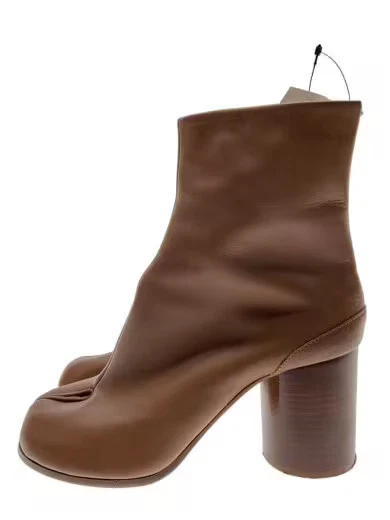 Maison Margiela / Tabi Boots / Tabi Boots / 37.5 / Brown