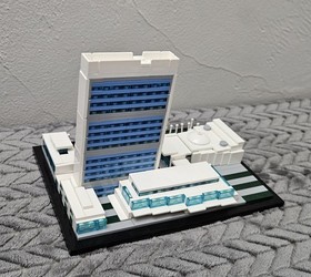 Lego 21018 Architecture United Nations Headquarters Box & Manual 98% Complete 