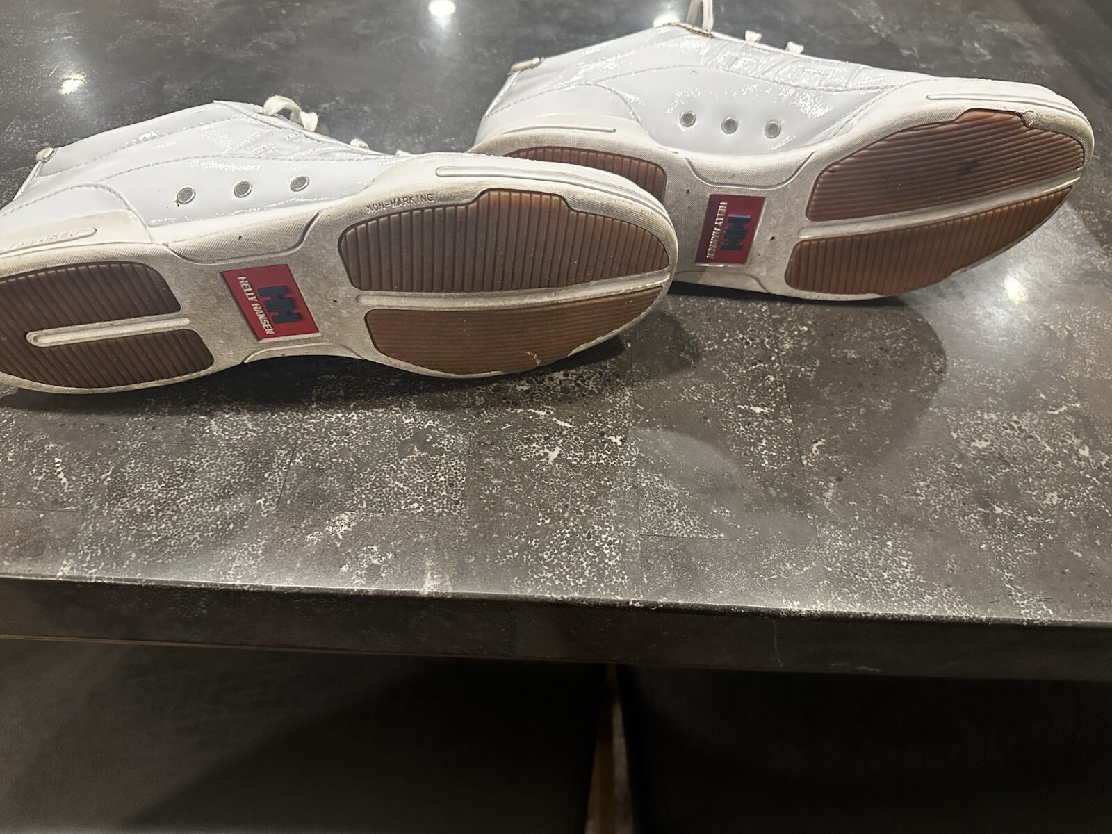 SAOLA Scarpe uomo Helly Hansen usate