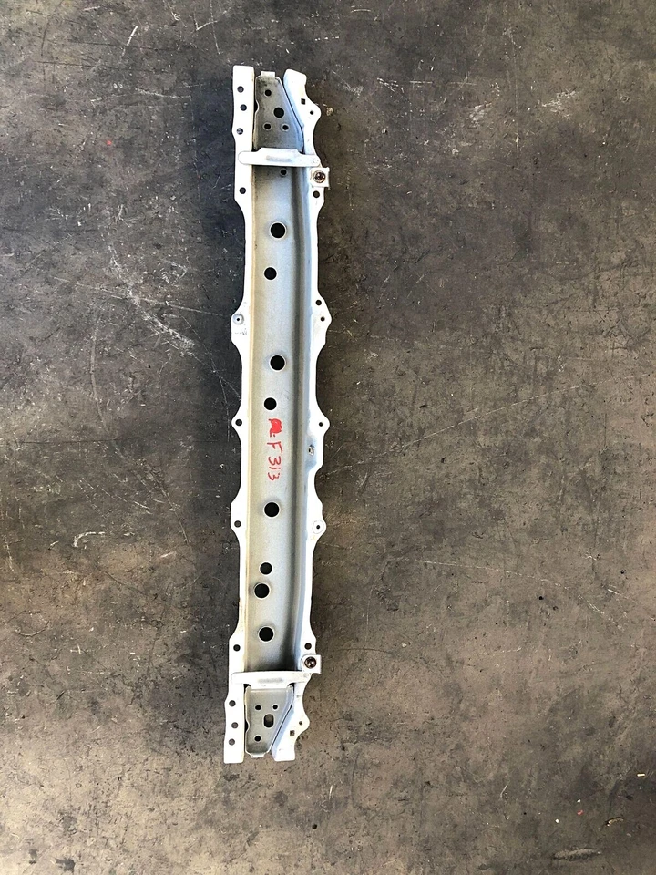 Barra frontal de refuerzo para parachoques Toyota Yaris 2006-2014 1,5 L tracción delantera A/T sedán G Foto 3 de 4