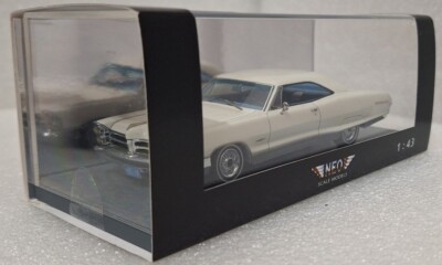 WOW Pontiac Bonneville HT Coupe 1965 White 1:43 Neo NEO44100