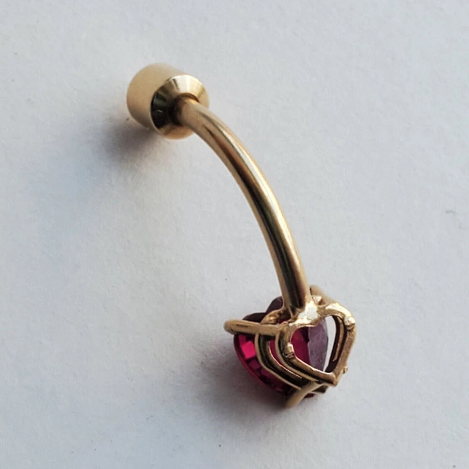 Bombligo para mujer Heart Cut Lab Creado Rubí Rojo Chapado en Oro Amarillo 14K Foto 3 de 4