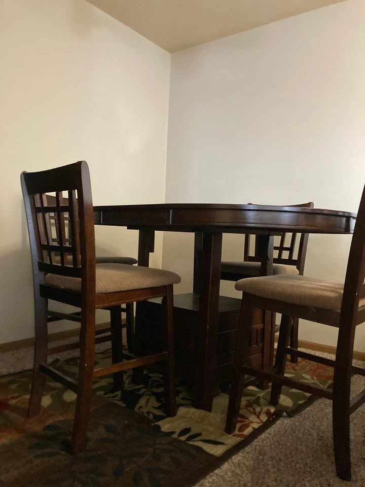 Juego de mesa de comedor para 4 modernas ovaladas con tronas Foto 2 de 4