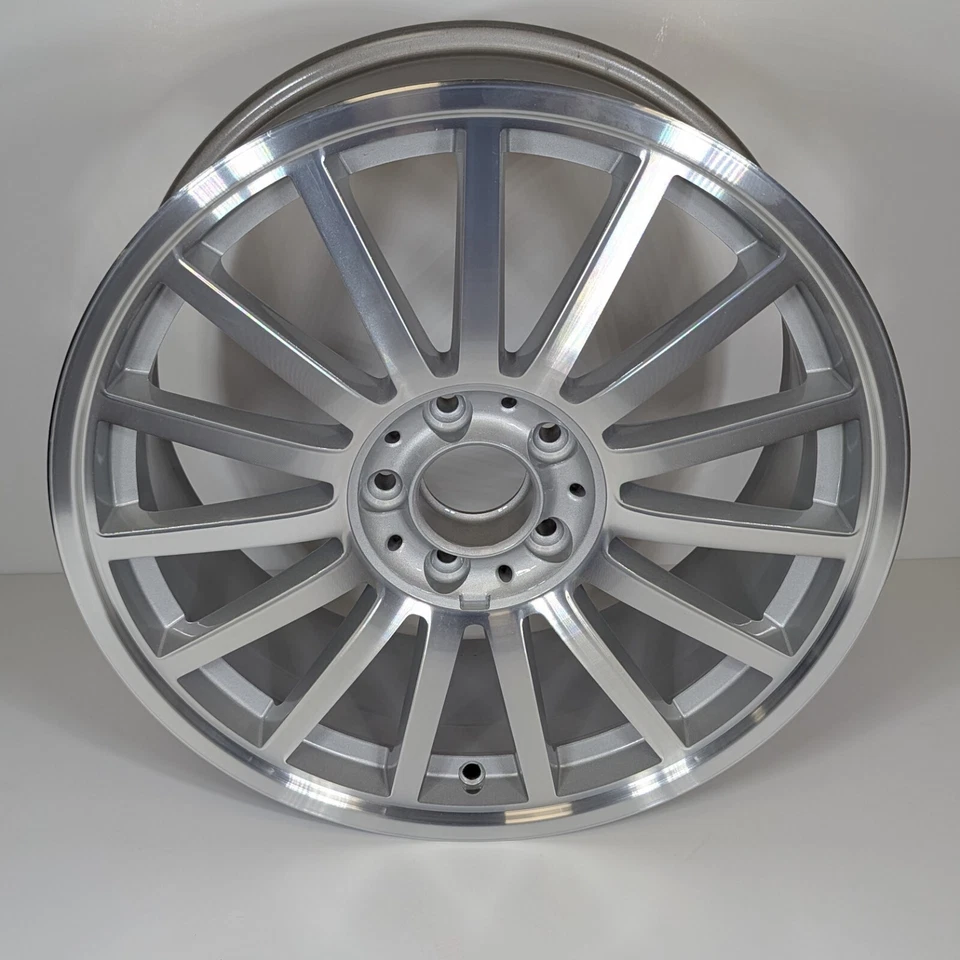 LLANTA RUEDA CHRYSLER CROSSFIRE SRT6 DELANTERA 18" FABRICANTE ORIGINAL 18x7,5 A1934010202 SRT-6 Foto 2 de 4