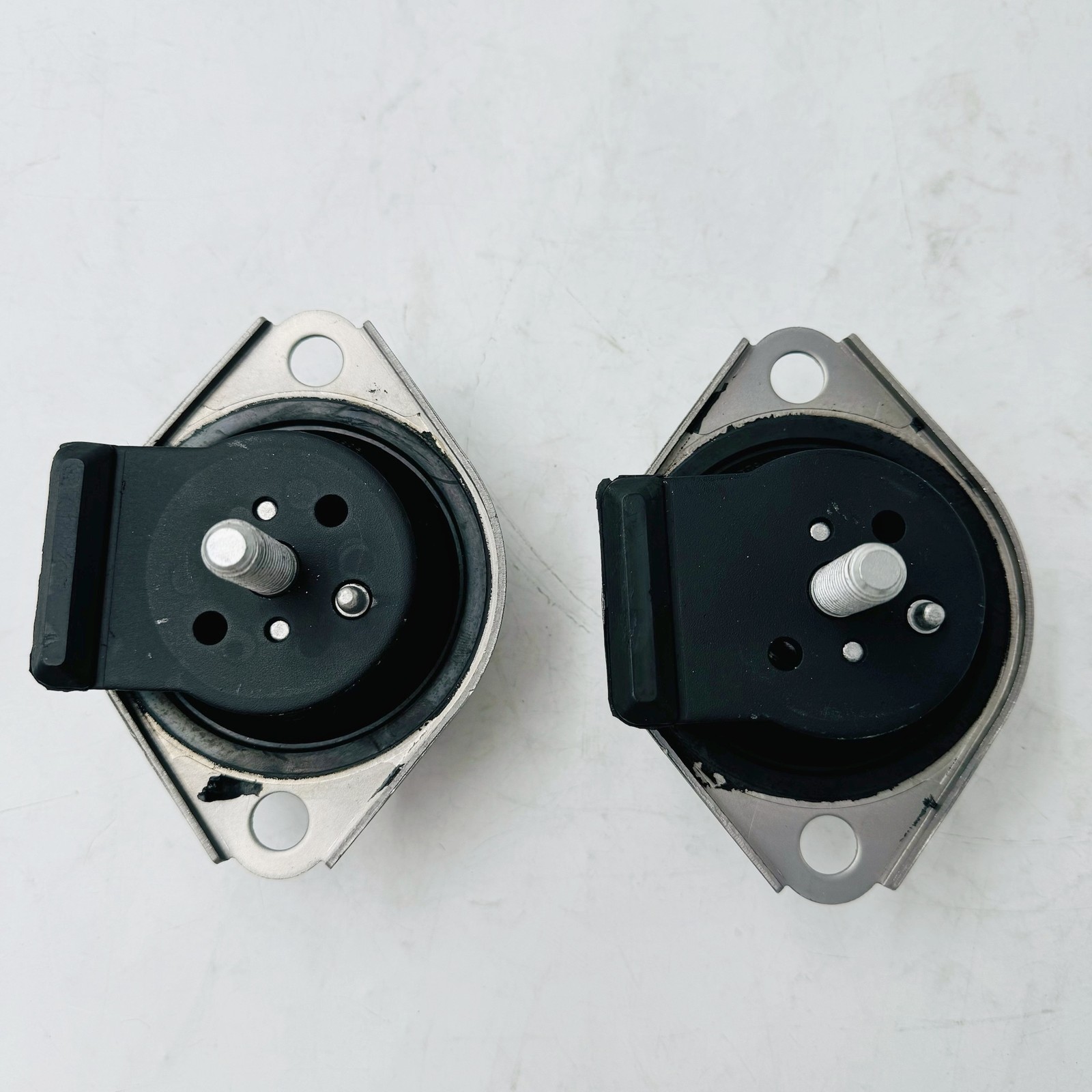 2x Engine Mounts For Maserati Quattroporte GranTurismo Cabrio Ferrari California