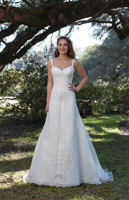 Brautkleid / Hochzeitskleid Größe 44-46. Marke Sincerity Bridal . NEU