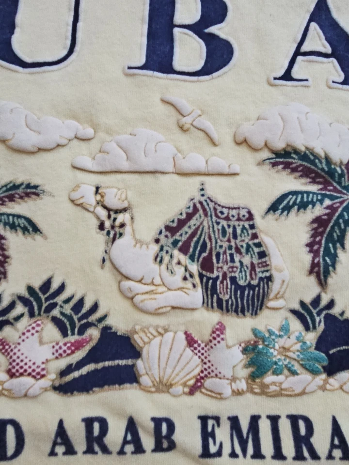 Camiseta Dubai Vintage Talla L Pintura Amarilla Puff Leer Descripción Foto 3 de 4