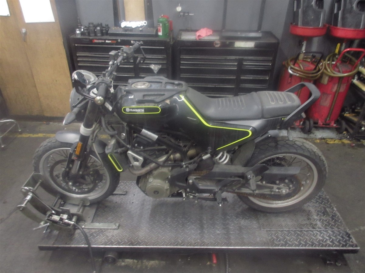 2019 18-21 Husqvarna Svartpilen 401 Exhaust Chamber Mid Oem | eBay