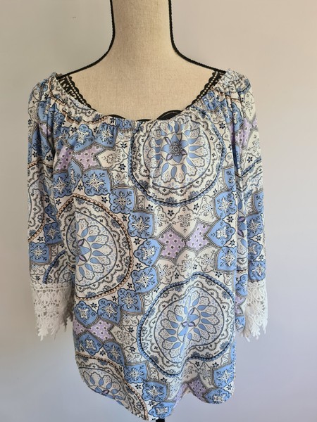 Pretty Silver wishes off the shoulder top, Womens size 14,Blue patterned