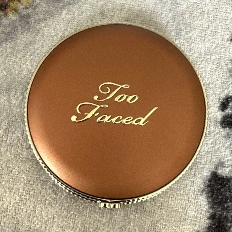 Too Faced Chocolate Soleil Chocolate Caramel Bronzer Kompaktpuder matt 8 g BB5 - Bild 1 von 4