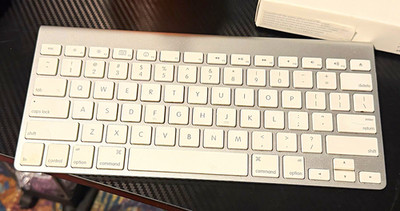 Apple A1314 Compact Wireless Bluetooth Keyboard QWERTY English Silver/White