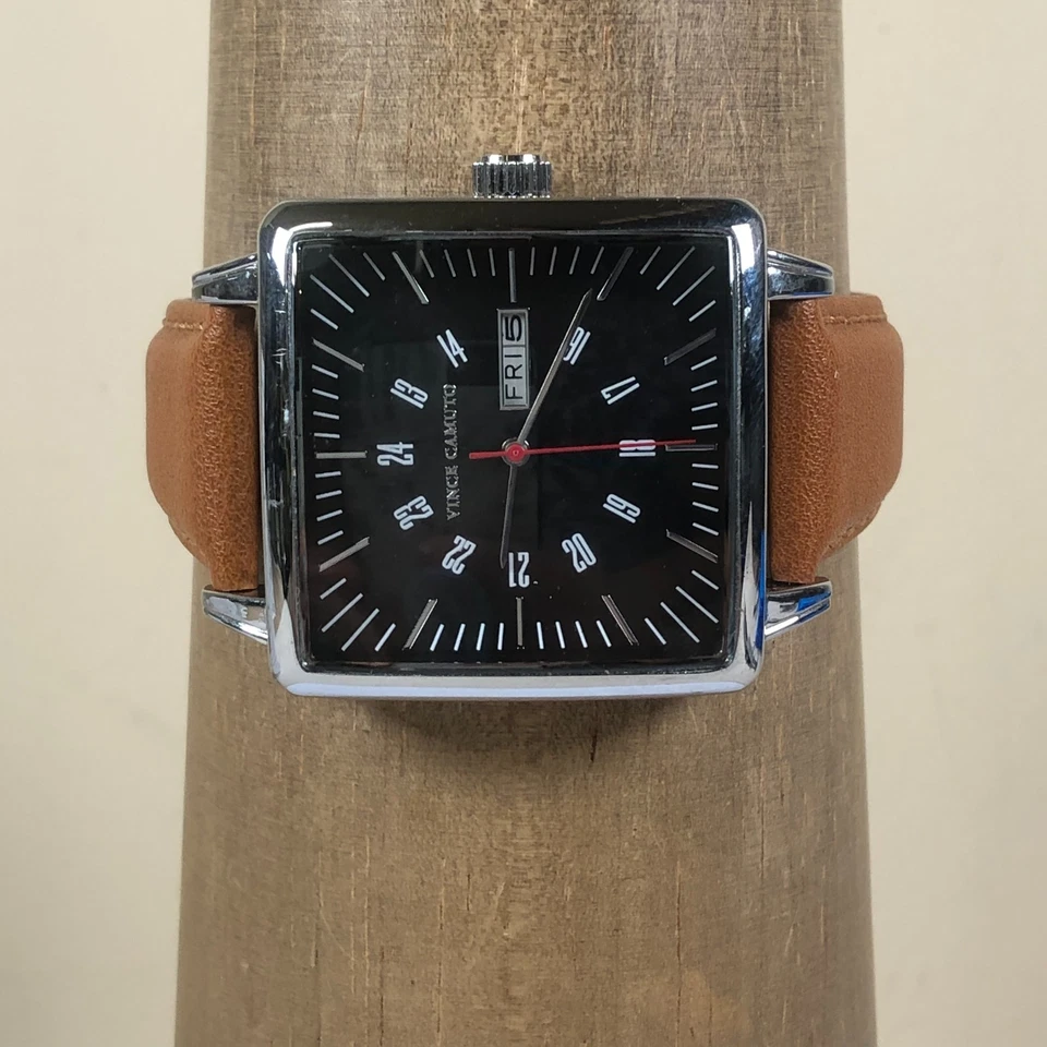 Relógio feminino Vince Camuto data quadrada dia couro marrom quartzo 40 mm 7 1/2" - Imagem 2 de 4