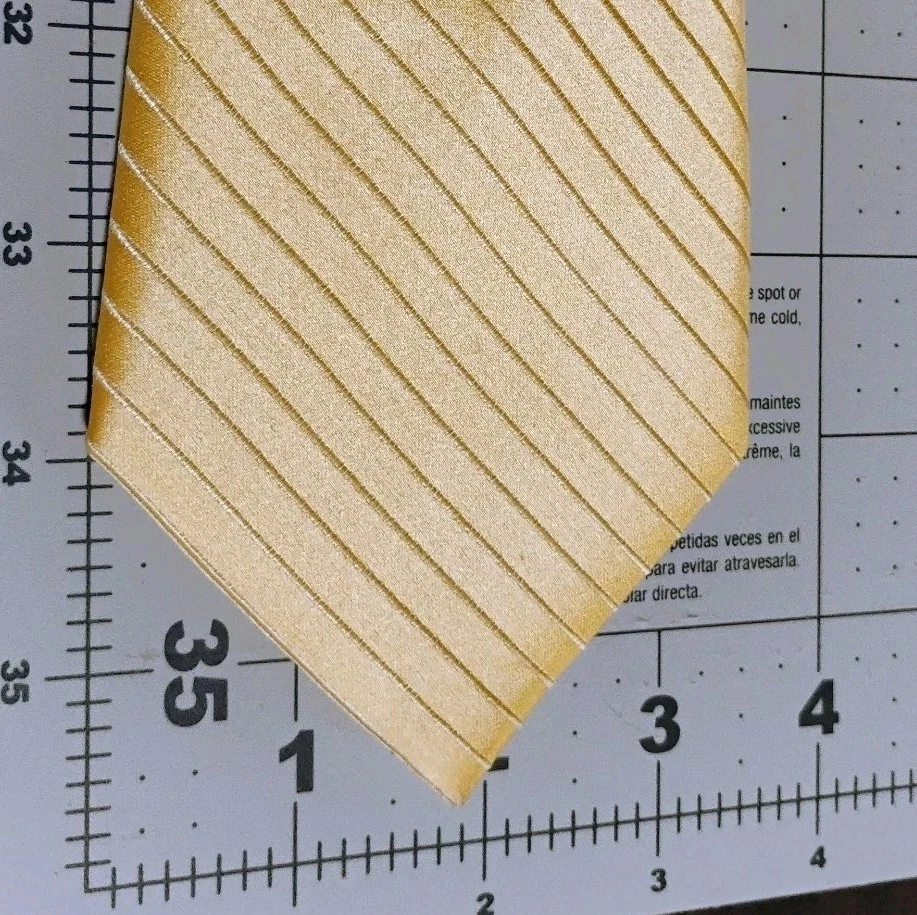 Классический галстук, твердый желтый шелк, диагональное тиснение, Jones NY, отличное состояние товара - Изображение 3 из 3