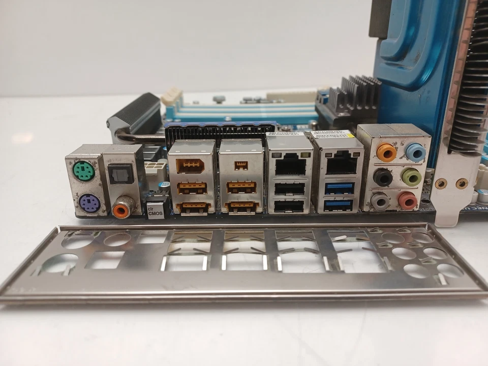 Gigabyte GA-X58A-UD7 Intel i7-930 (SLBKP) DDR3 ATX Motherboard With I/O Shield - Image 2 of 4