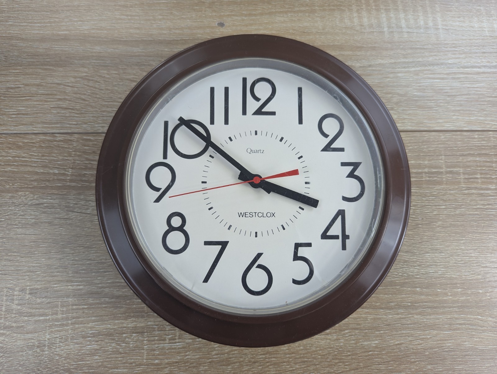 Westclox 9" Wall Clock Analog Brown Round Quartz Battery White Dial 46996