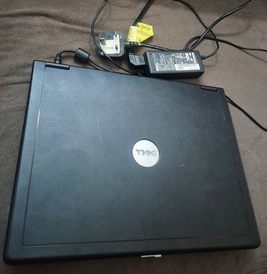 Dell Inspiron 1200 Retro / Vintage Laptop - Windows XP. Voll funktionsfähig.