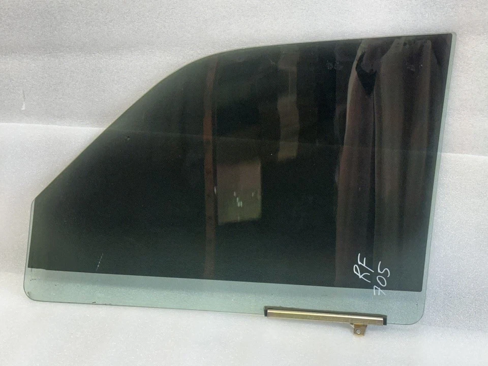 Mitsubishi Montero Sport 1999 lado derecho del pasajero puerta delantera ventana de cristal Foto 3 de 4