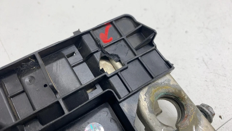 ⭕ 2020 RAM 3500 Positive + Plus Battery Terminal Clamp Assembly 5733152 — 第 3/4 张图片