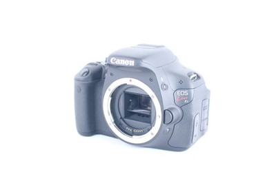 【D2080】 Canon EOS Kiss X5 /18-55 3.5-5.6 Canon EOS Kiss X5 DSLR Camera with EF-S 18-55mm F3.5-5.6 IS II