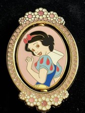 DISNEY SHOPPING Snow White Cameo Apple Spinner Glitter LE 250 RARE 2008 PIN