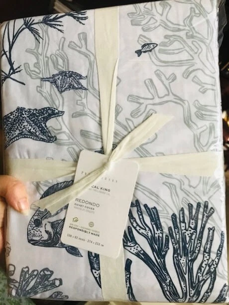 Pottery Barn Redondo Duvet Cover Blue Queen 2 Standard Shams Coastal Toile Fish - Image 2 of 3