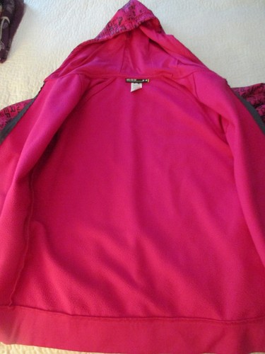 Under Armour Women’s Size Medium Pink with Black Words Hoodie Full Zip Up Jacket - 第 11/11 張圖片