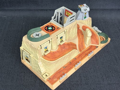 MICRO MACHINES Playset Militare Fortezza Battaglia Zone di Battaglia Galoob LGTI Inc - Foto 2 di 7