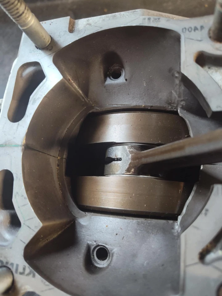 2001-2003 KTM 250cc Bottom End Motor. crank and rod/ 2001 KTM. lower case  - Image 2 of 4