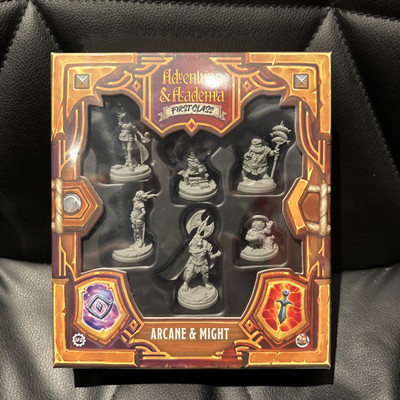 First Class Arcane & Might: Adventures & Academia - Brandneu & Versiegelt
