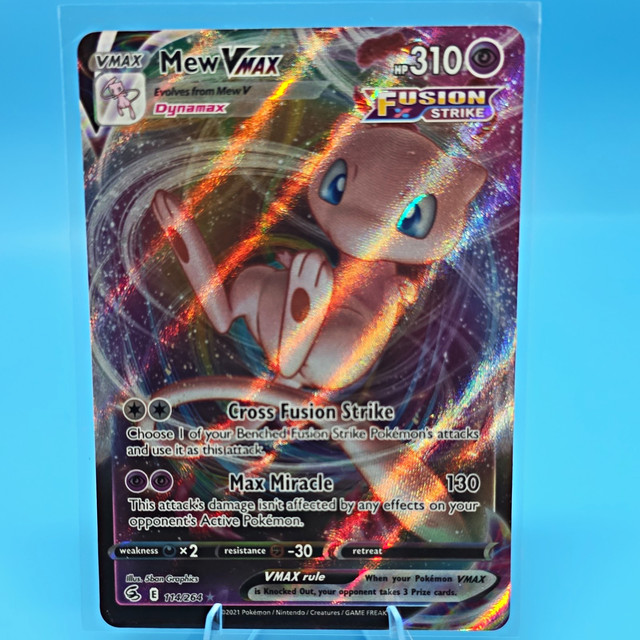 Pokemon TCG Mew VMAX Swsh08 Fusion Strike 114/264 Ultra Rare Full Art Holo