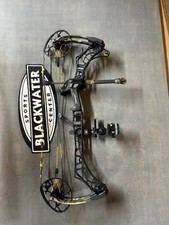 Mathews V3X 29 RH Compound Bow Black Riser/ UA Camo Limbs with Accessories