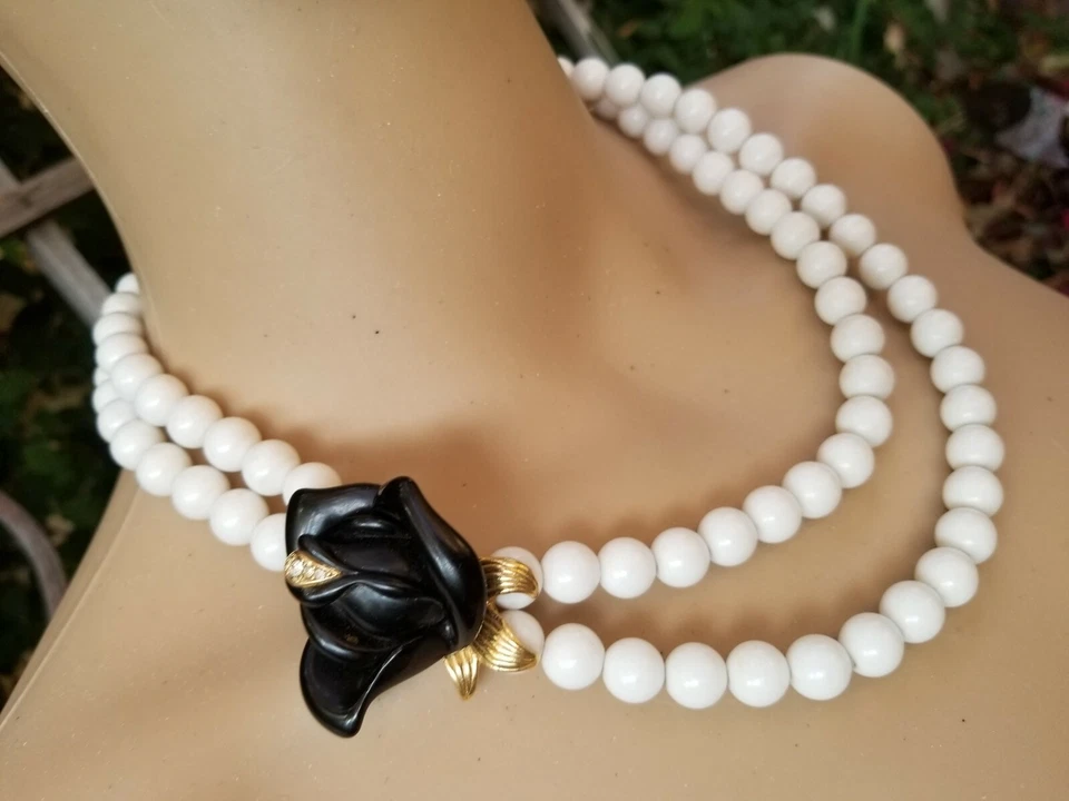 COLLAR VINTAGE AUTÉNTICO KJL KENNETH JAY LANE FLOR DE LIRIO NEGRO BLANCO IMITACIÓN PERLAS Foto 2 de 4