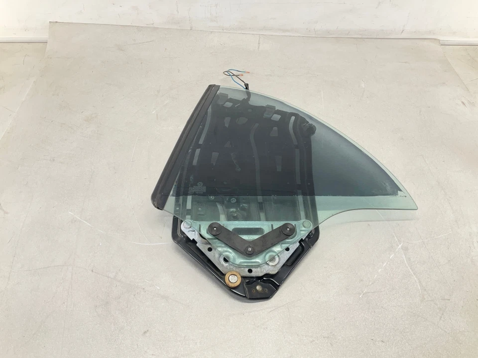 Стекло на четверть стекла заднего левого водителя для BMW 330Ci от оригинального производителя с регулятором - Изображение 3 из 4