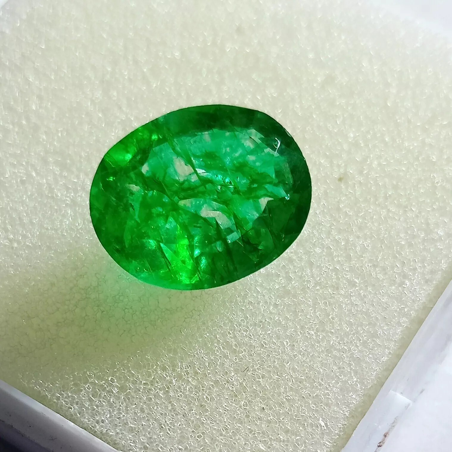 VVS Colombian Green Emerald Natural 7-9 Ct Oval Loose Gemstone Certified