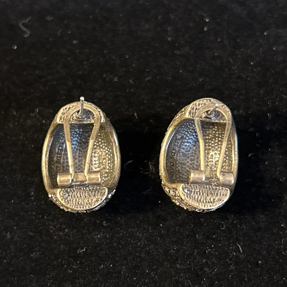 Pendientes Heidi Daus Aros Gruesos Pavimentar Puño Abrazador Marcasita Grueso Omega Perforado Foto 3 de 4