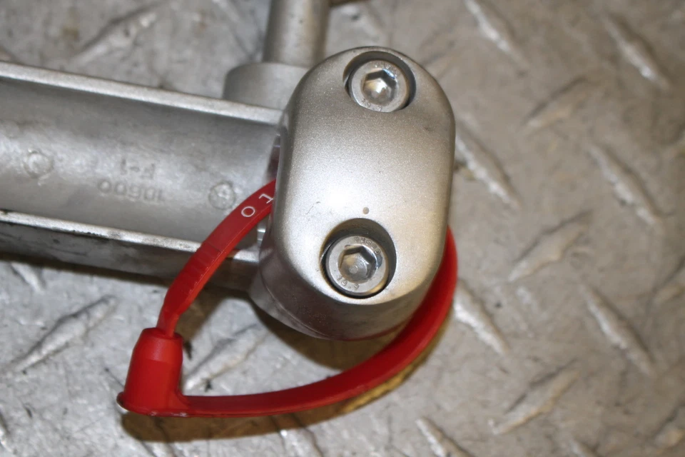 2007 YAMAHA ROYAL STAR 1300 XVZ1300CT TOUR DELUXE HANDLEBAR RISERS - Imagem 2 de 4