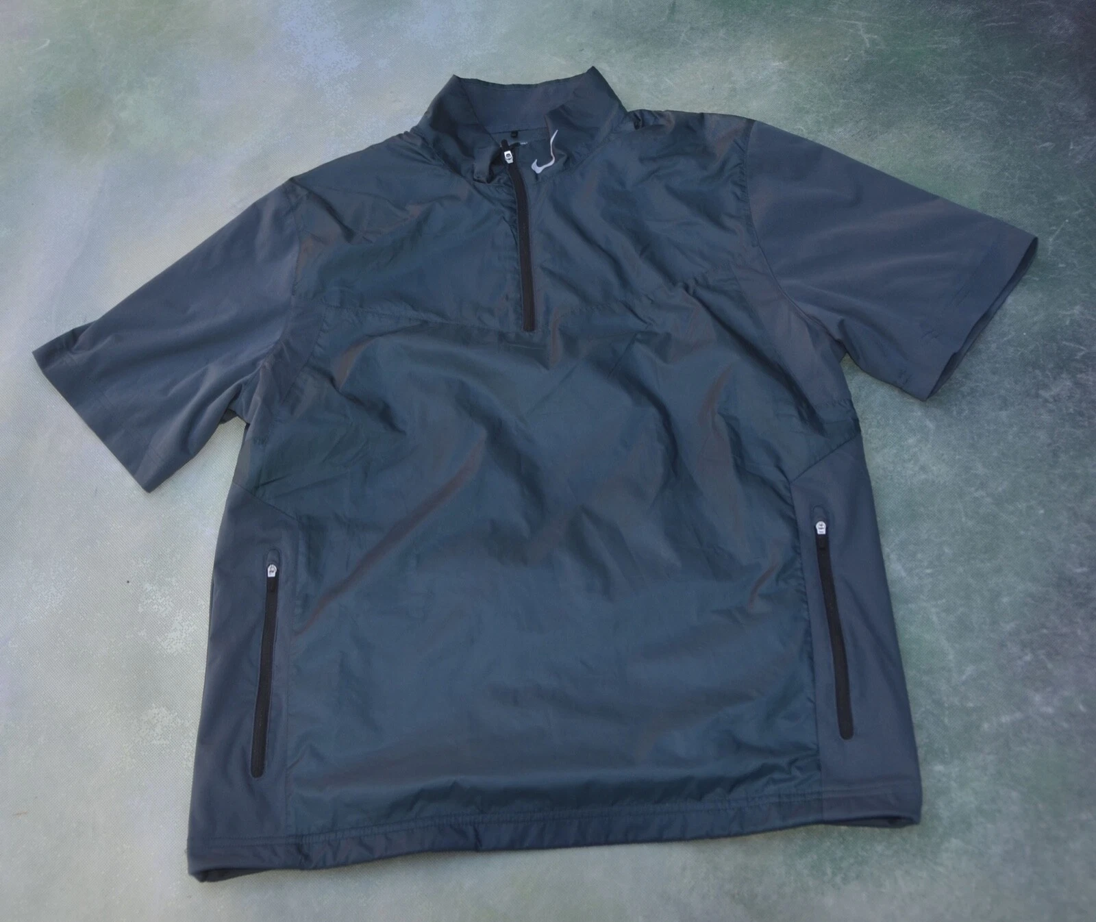 Nike Golf Men's Pull Over Short Sleeve Men's Shirt Size M.