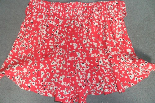 River Island Ladies Shorts Red Size 8 - Brand new without tags - Picture 2 of 3