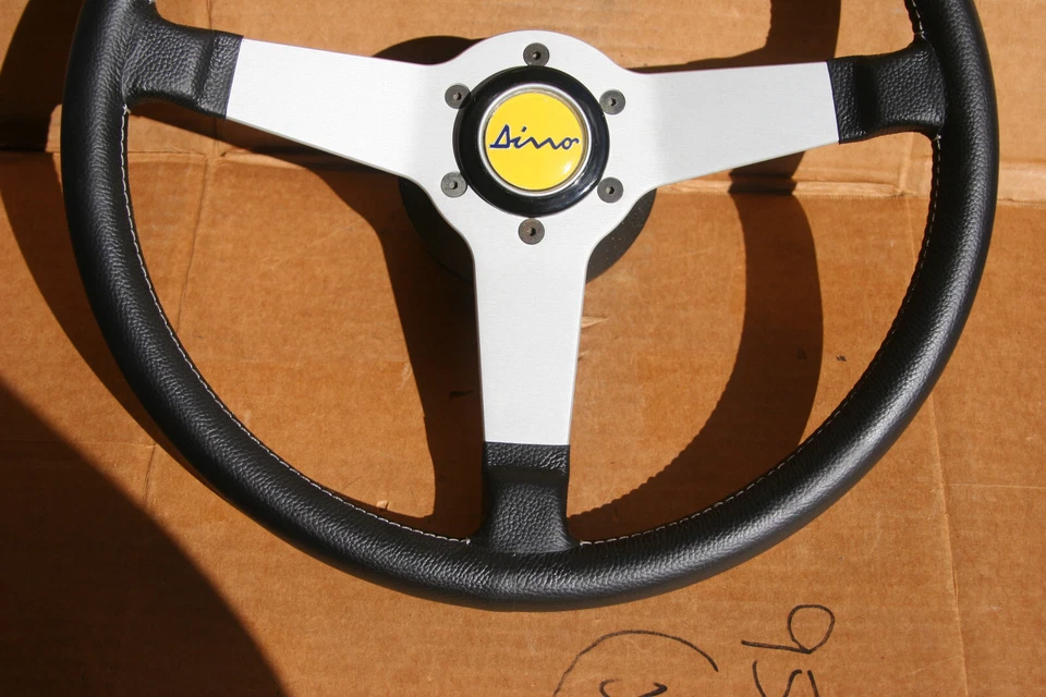 Volante MoMo réplica competición Ferrari Dino 206 246 GT GTS Targa 512 BB Foto 4 de 4