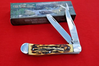 New in Box Beaver Creek 2 Blade Folding Knife TRAPPER  GOLD MUSKET RIFLE SHIELD