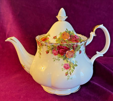 Royal Albert Old Country Roses large Teapot 1962 Pattern good condition.
